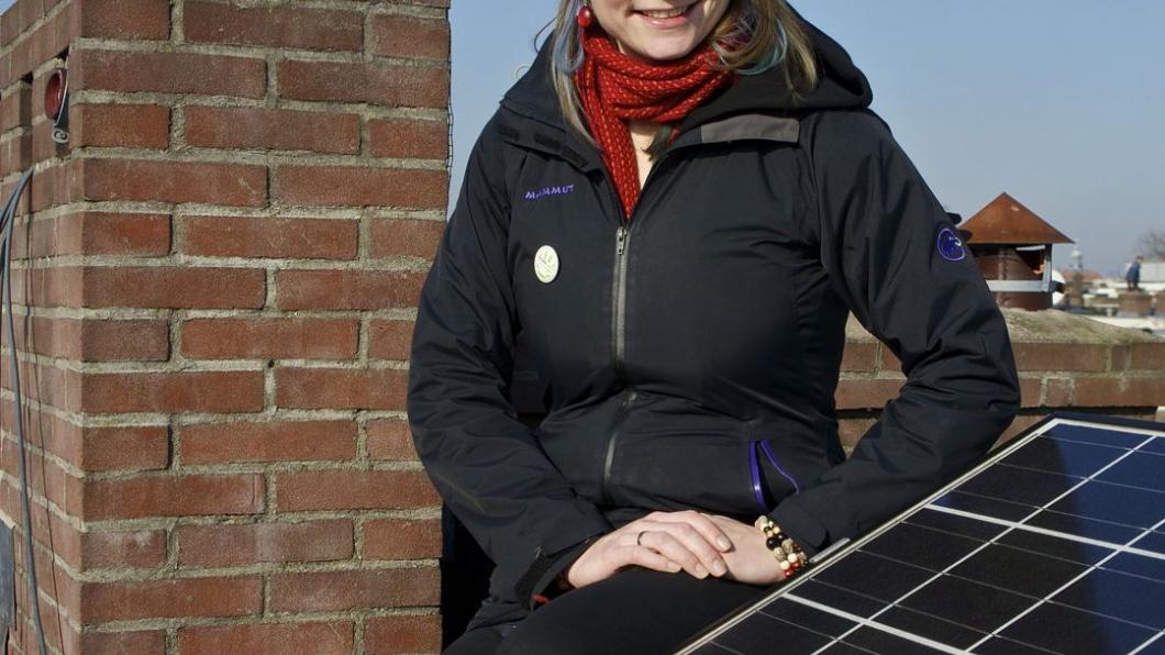 Paulien met zonnepanelen aangepast1.jpg