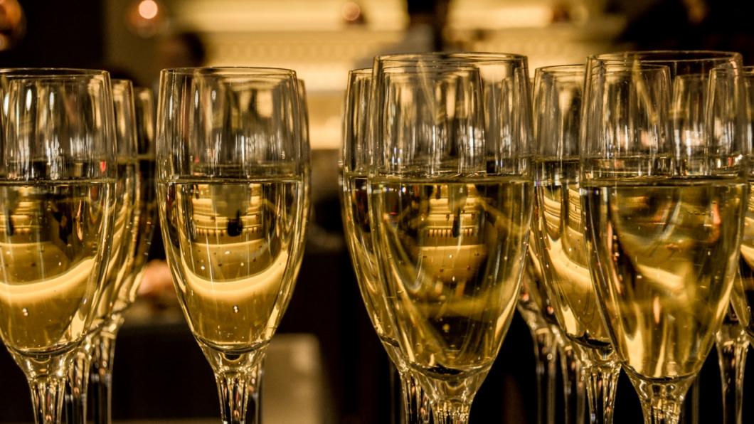 new-year-s-eve-ceremony-champagne-sparkling-wine.jpg
