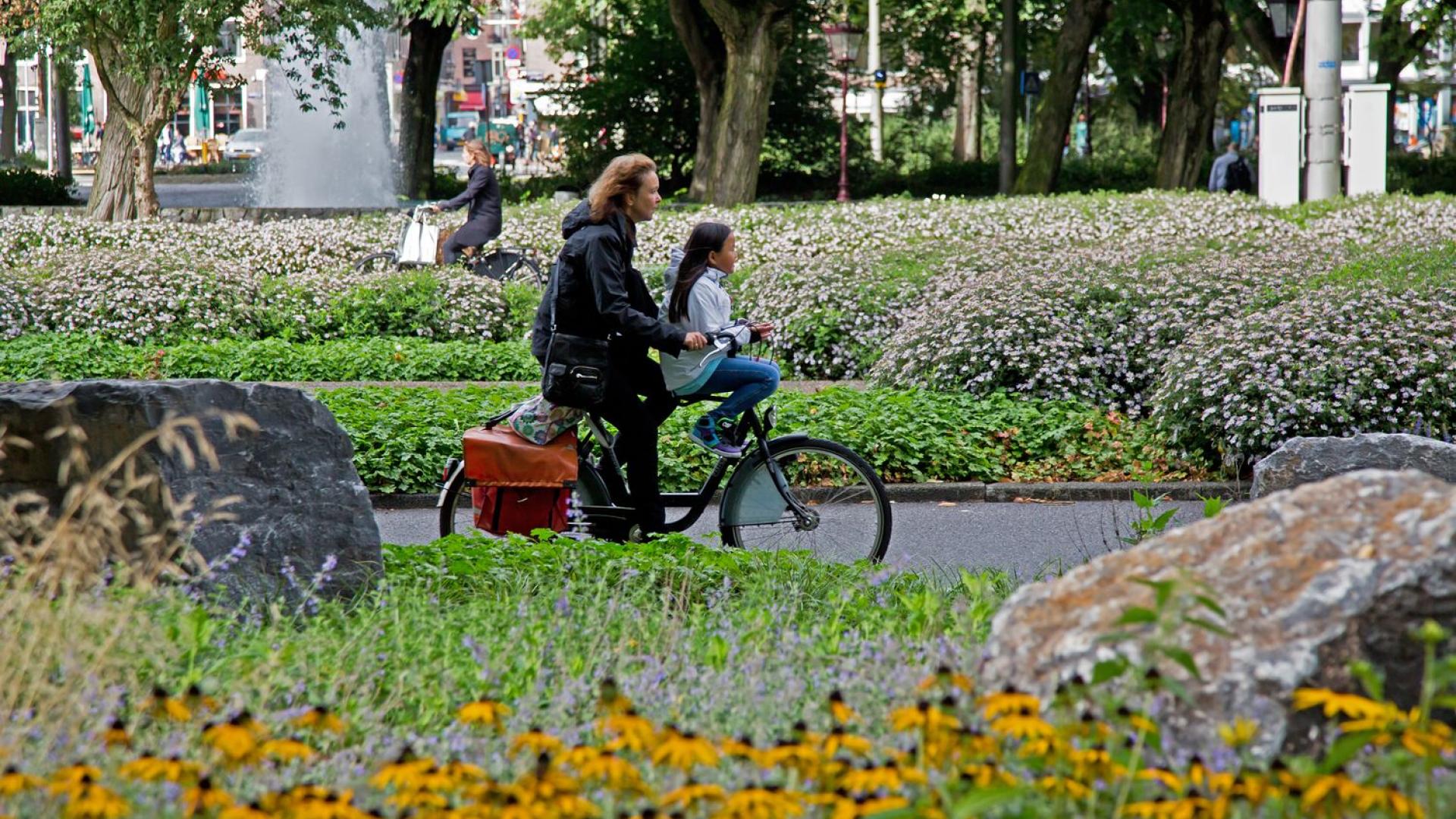 1Voor bij postzegelpark frederiksplein_015_20sep2012_e_v_eis.jpg