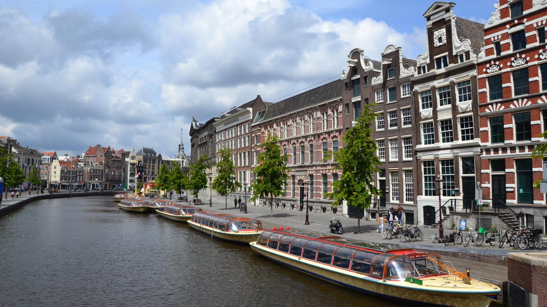 Amsterdam tijdens COVID-19 pandemie.jpg
